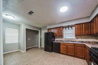 5911 Shirley Mae Ln, Houston, TX 77091 - photo 4