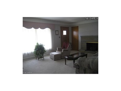 10 x 14 Foot Living Room with gorgous neutal carpe