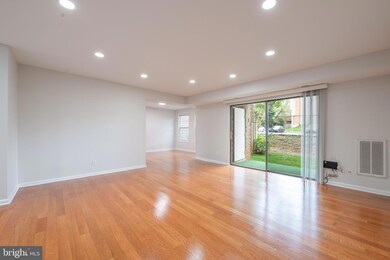 864 Quince Orchard Blvd unit 864-P1, Gaithersburg, MD 20878 - photo 4