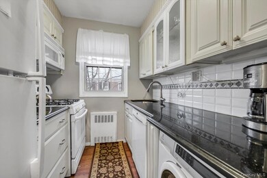 45-69 Bell Blvd unit B, Bayside, NY 11361 - photo 6