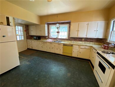 Large eat-in Kitchen