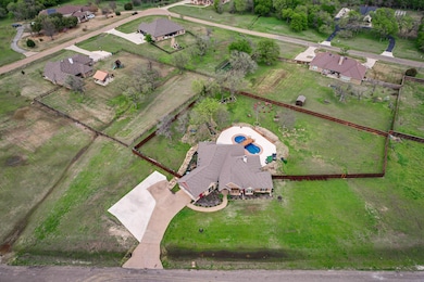 310 Fairway Parks Dr, Corsicana, TX 75110 - photo 2