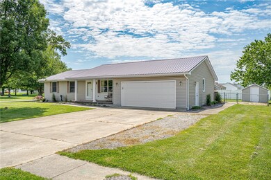 101 E Elm Ave, Effingham, IL 62401 - photo 2