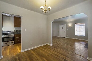 Dining room adjoing kitchen