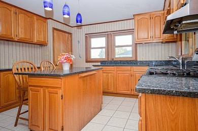 226 Matthew St, New Bedford, MA 02740 - photo 4