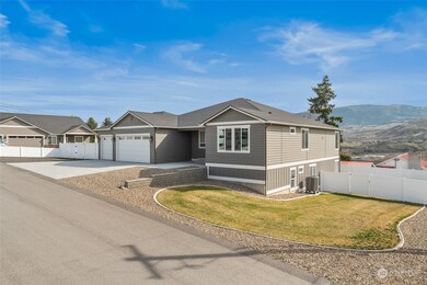 827 S Mary Ave, East Wenatchee, WA 98802 - photo 3