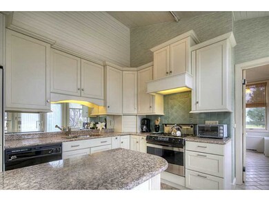 107 Old Beach Rd unit 1, Newport, RI 02840 - photo 5