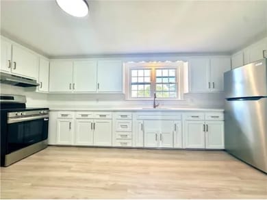 426 Metacom Ave unit 2, Bristol, RI 02809 - photo 3