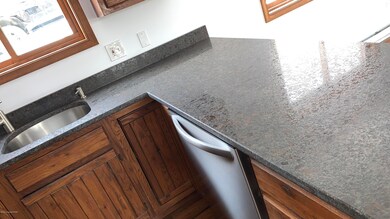 160 Clifton Dr, Bushkill, PA 18324 - photo 2