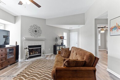 006_4148_breezewood_dr_apt._204-6