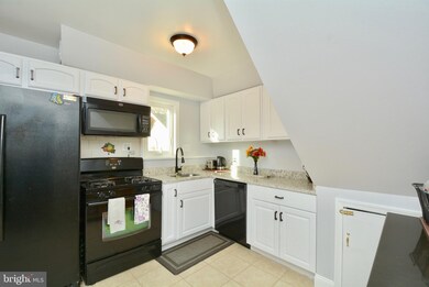 205 Cabbel Dr, Manassas Park, VA 20111 - photo 3