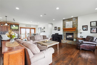 4093 70th St, Grinnell, IA 50112 - photo 7