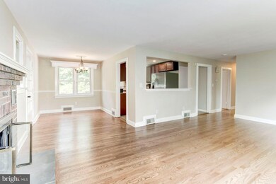 18306 Sharon Rd, Triangle, VA 22172 - photo 2