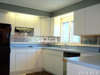 Kitchen Kitchen appliances stay!