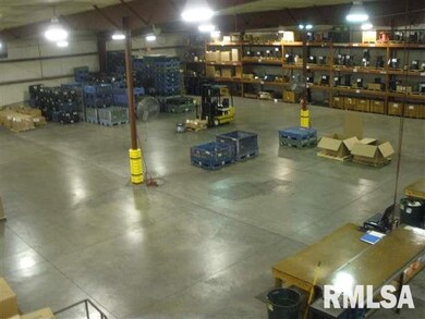 2844 W 72nd St, Davenport, IA 52806 - photo 2