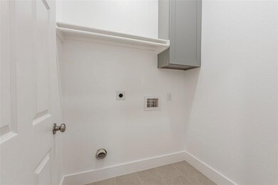Laundy unit with connectors