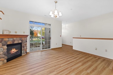 4787 W Maple Leaf Cir, Milwaukee, WI 53220 - photo 6