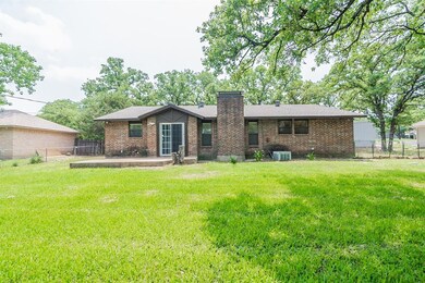 1504 Willow Wood Dr, Azle, TX 76020 - photo 7