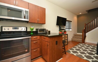 1088 Perry St unit E, Columbus, OH 43201 - photo 5