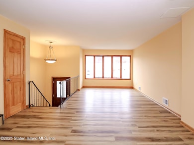 43 Cherrywood Ct, Staten Island, NY 10308 - photo 4