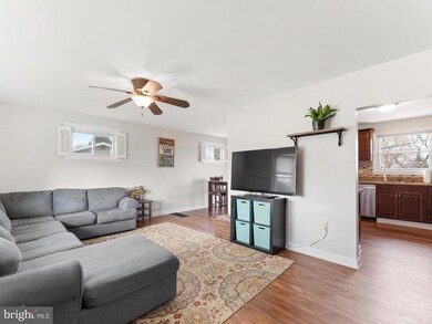 304 Regency Cir, Linthicum Heights, MD 21090 - photo 4