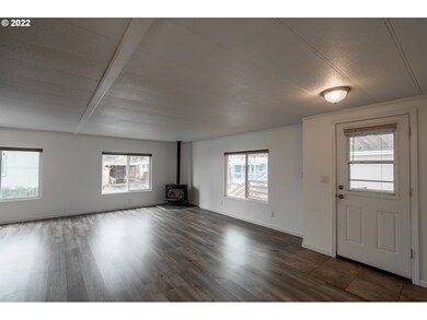 Living Room/Entrance