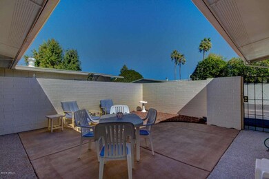 10585 W Palmeras Dr unit B, Sun City, AZ 85373 - photo 5