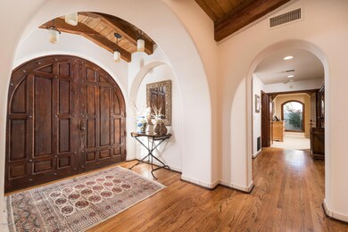 19_19_Entry_Foyer_to_Master_mls