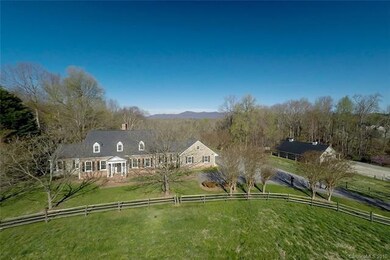 Charming house, 7 stall barn, riding ring, pasture