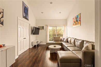 365 Burchett St unit 303, Glendale, CA 91203 - photo 2