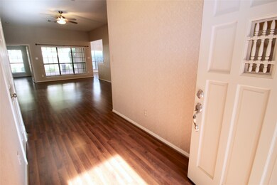 303 Live Oak Ln, Friendswood, TX 77546 - photo 3