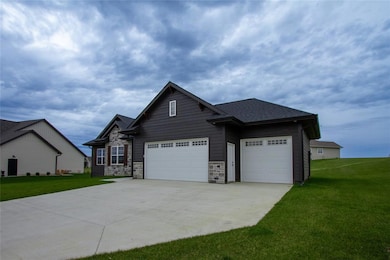235 Aspen Cir, Pella, IA 50219 - photo 5