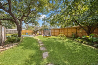 10307 Shady River Dr, Houston, TX 77042 - photo 4
