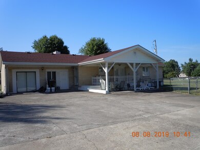 5607 E Manslick Rd, Louisville, KY 40219 - photo 4