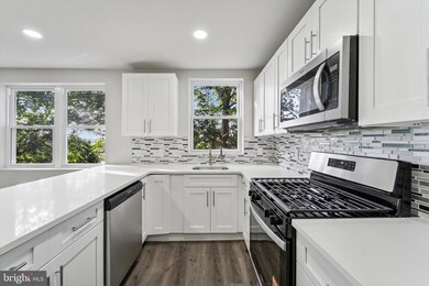 6858 Clover Ln, Upper Darby, PA 19082 - photo 4