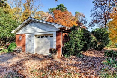 1110 Cranbrook Cir, Asheboro, NC 27205 - photo 2