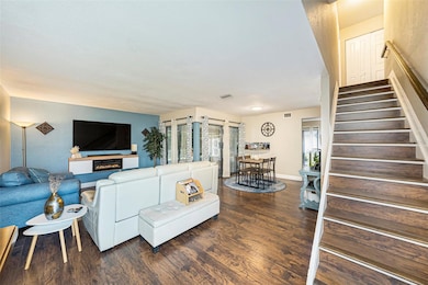 4805 Grove Point Dr unit II, Tampa, FL 33624 - photo 4