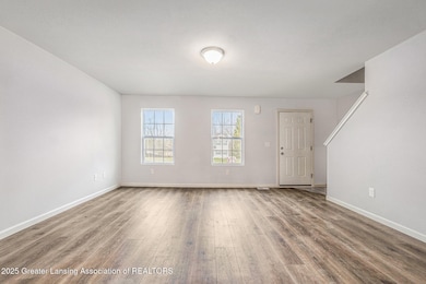 605 Muirfield Dr, Eaton Rapids, MI 48827 - photo 2