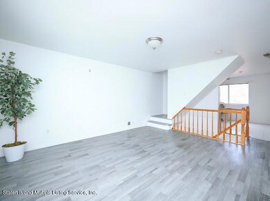 16 Temple Ct, Staten Island, NY 10314 - photo 4