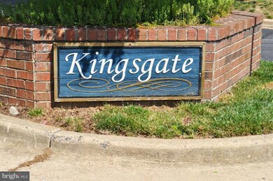 1738 Kingsgate Ct, Alexandria, VA 22302 - photo 5