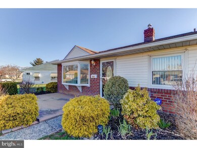 604 Glencroft Cir, Folcroft, PA 19032 - photo 2