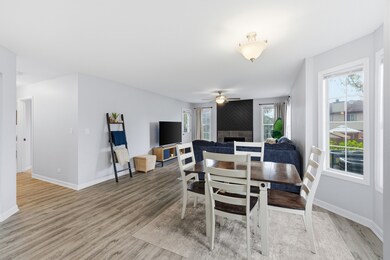 1924 Quaker Hollow Ln unit 14, Streamwood, IL 60107 - photo 5