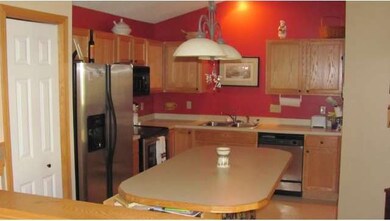 Kitchen with pantry closet, center island/breakfas