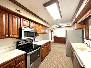 121 Stagecoach Trail, Denison, TX 75021 - photo 6