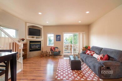 Living Room - Gas Fireplace