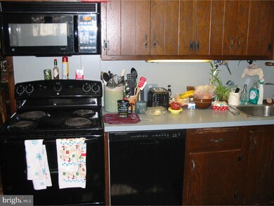 7928 Westview Ave, Upper Darby, PA 19082 - photo 3