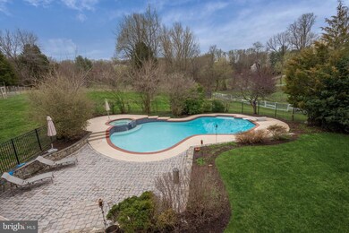 12086 Wetherfield Ln, Potomac, MD 20854 - photo 2