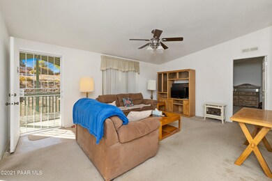 006_Living Room