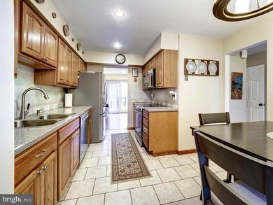 12820 Kitchen House Way, Germantown, MD 20874 - photo 6