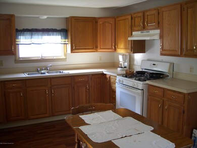 209 Lawrence St, Archbald, PA 18403 - photo 2